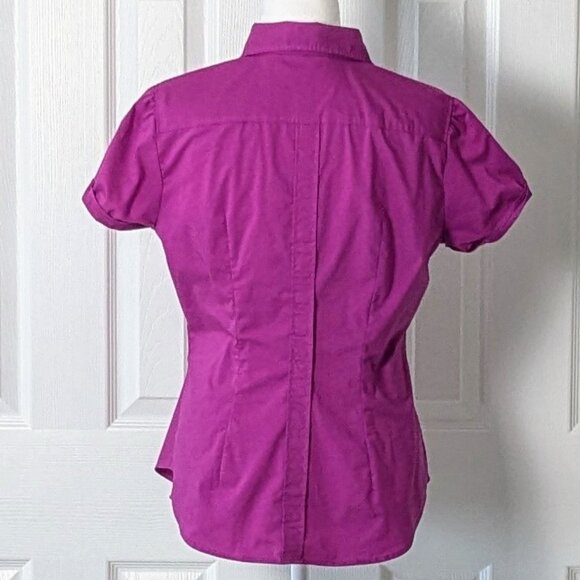 NEW YORK & CO Women's Short Sleeve Fitted Shirt Top  Size M  Deep Fuchsia - Picture 2 of 6